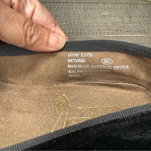 AEROSOLES Black and Gold Betunia  Loafers with Stylish Embroidery - Picture 12 of 12